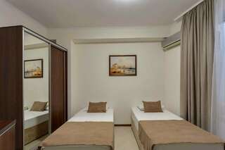 Гостиница Ирина Евпатория Четырехместный номер-4