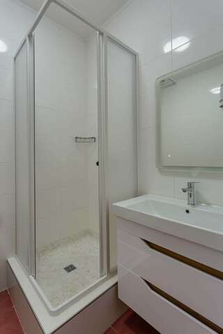 Гостиница Ирина Евпатория Двухместный номер с 1 кроватью или 2 отдельными кроватями-5