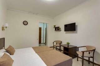 Гостиница Ирина Евпатория Двухместный номер с 1 кроватью или 2 отдельными кроватями-4